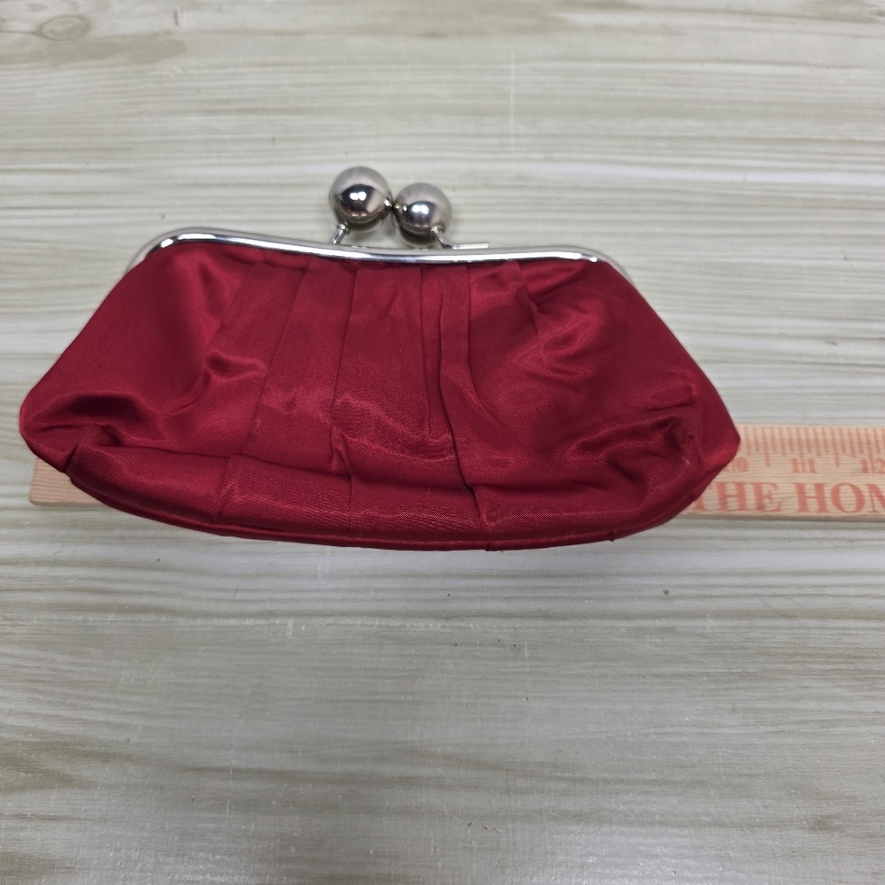 La Regale Red Satin Clutch Hand Purse - Picture 8 of 9